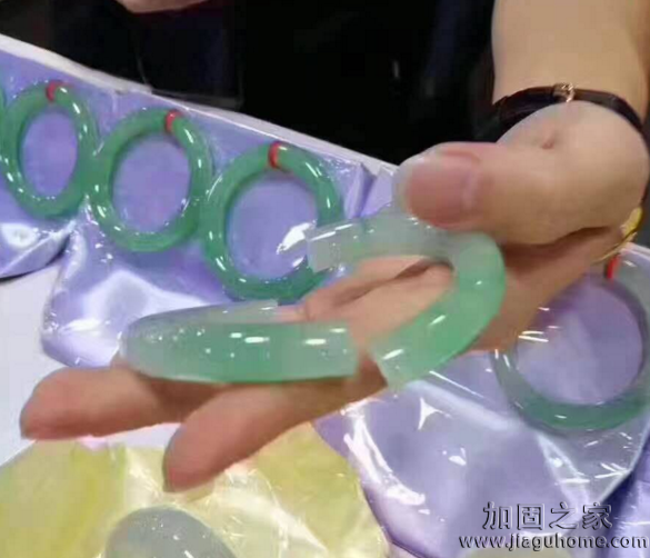 女子摔斷30萬玉鐲后竟不知所蹤，手鐲能進行改造加固設計？