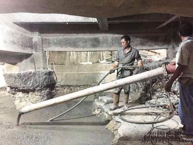 廈門一輪胎店私挖地下室已回填加固，老板不爽被抹黑