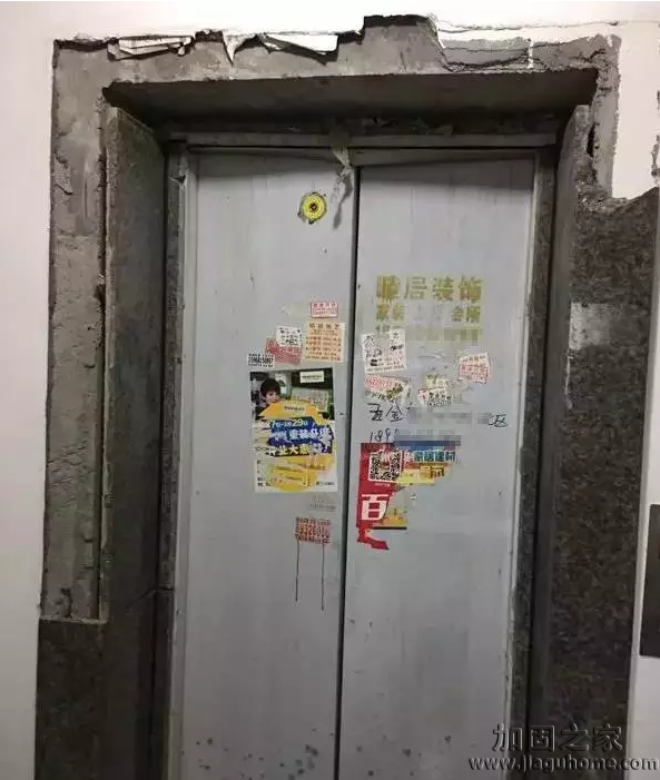 大媽用杯子擋電梯致電梯爆炸，電梯應(yīng)如何加固？