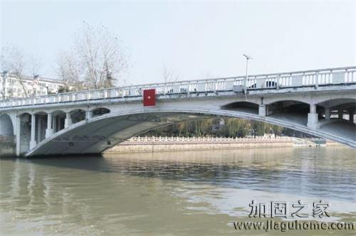 經(jīng)過多次維修加固的徐凝門橋“退役”，功成身退