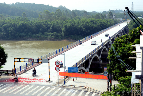 陽東區(qū)合山大橋加固修復(fù)工程完畢，已正式通車