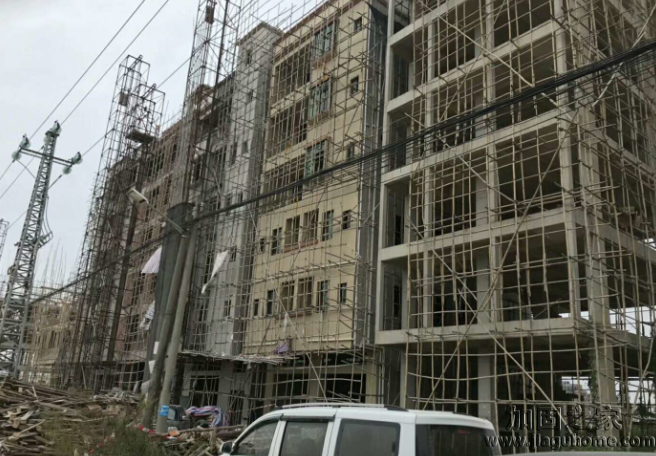 新建樓房地基不牢導致傾斜，急需基礎(chǔ)加固和扶正糾偏