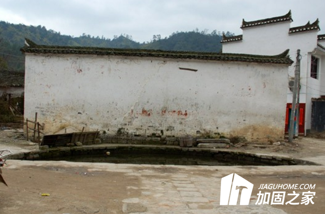 擋墻受流失沖刷發(fā)生傾斜，擋墻加固施工怎么做？
