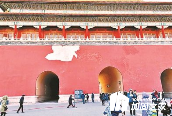 故宮墻皮被風(fēng)吹落，古建筑修繕加固怎么做?