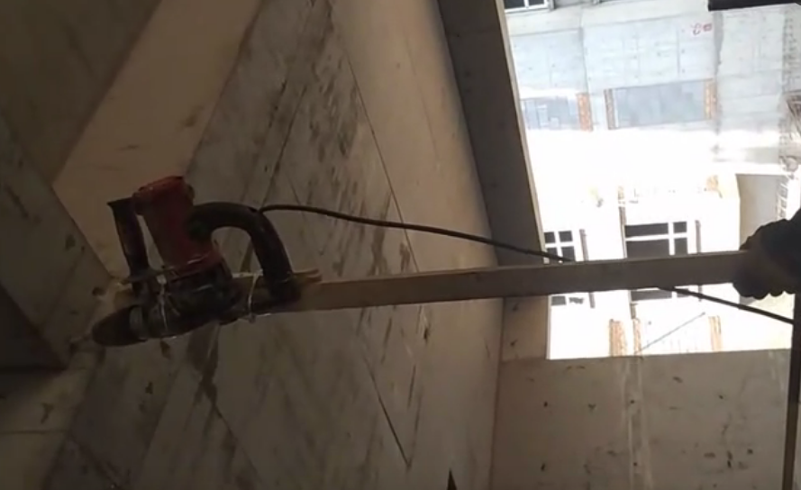 實拍農(nóng)村小伙工地植筋，自制的工具亮啦