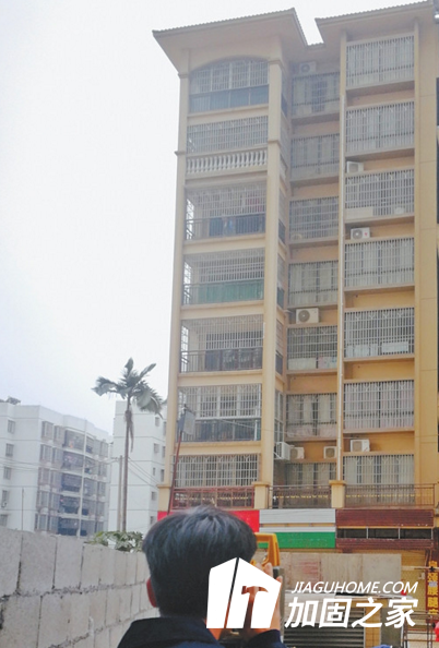 廣西某小區(qū)住宅房屋開裂，業(yè)主連夜撤離！