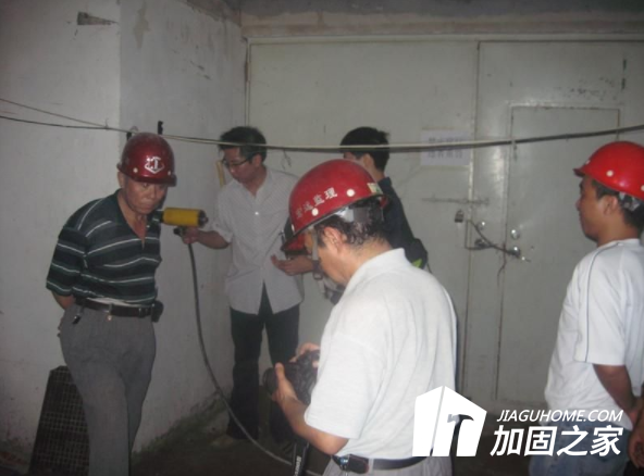 西班牙一平臺倒塌，房屋檢測值得引起注意!