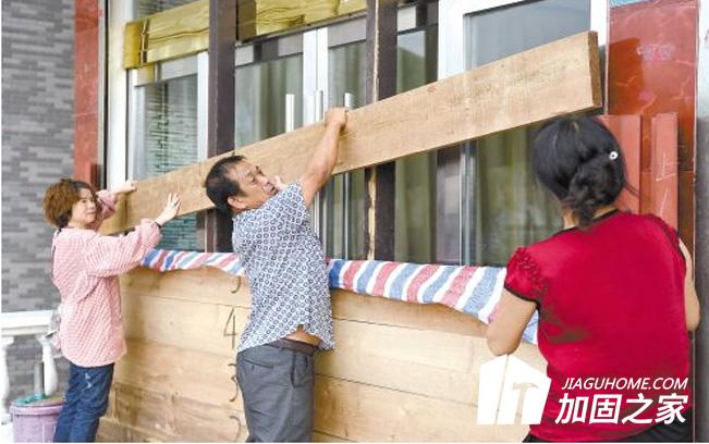 房屋因?yàn)槭裁丛蛐枰龆ㄆ跈z查房屋鑒定，還是因?yàn)榉课堇匣? width=