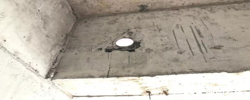 在施工縫處繼續(xù)澆筑混凝土?xí)r，如何處理