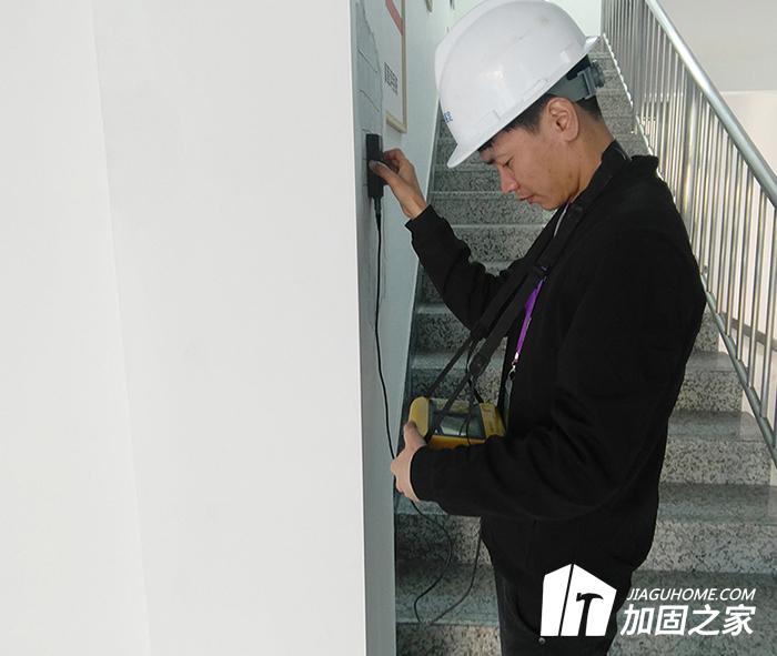 施工可能影響房屋安全，應(yīng)及時(shí)進(jìn)行檢測(cè)鑒定