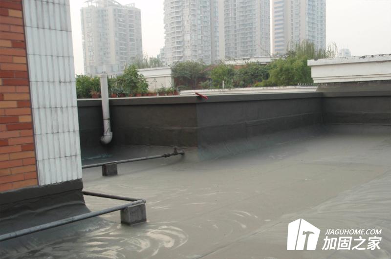房屋樓頂出現(xiàn)漏水，怎么做好防水施工?