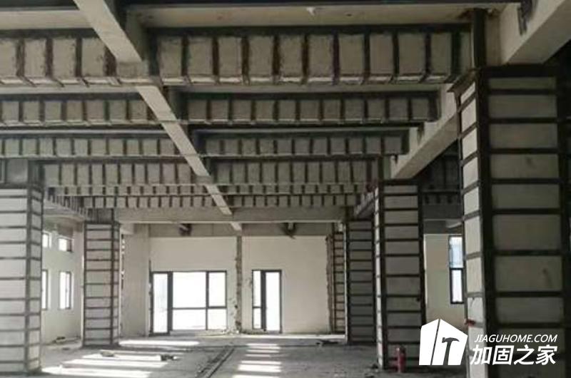 在建筑加固施工時，如何保證全程安全施工?